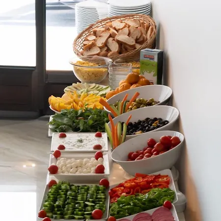 Big Apple And Hostel *